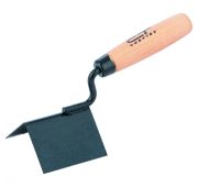 Стальная угловая кельма Сибртех 86311, размер 80 х 60 х 60 см, с буковой ручкой, позволяет формирова